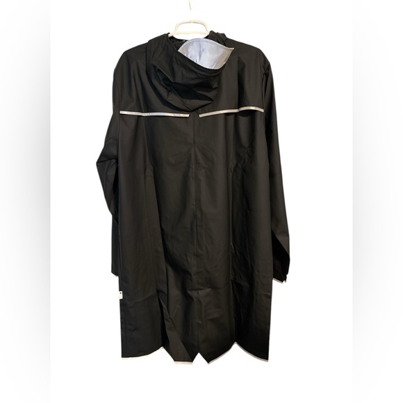 RAINS NWT Men’s Black long reflective Rain coat, size LG. pockets. Arm Venting - Picture 5 of 11